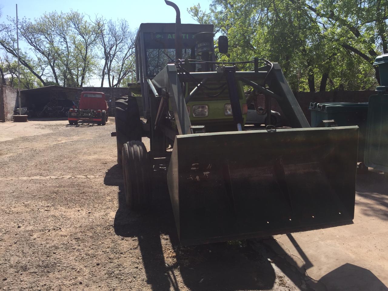 Tractor Zanello 230CC con Pala y Pinche Rollos - Imagen 2