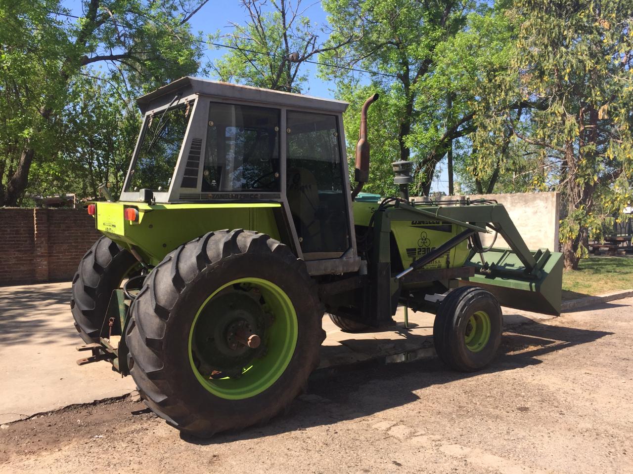 Tractor Zanello 230CC con Pala y Pinche Rollos